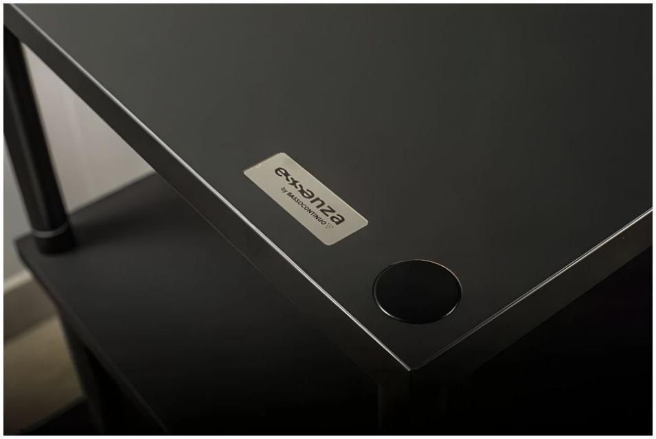 Meuble HiFi Essenza by Bassocontinuo - Proton Meuble HiFi Essenza by Bassocontinuo - Proton