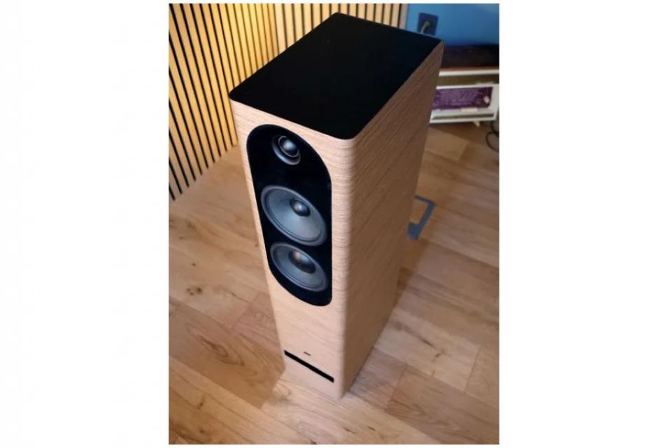 Jean Marie Reynaud - Lunna MKII  Enceintes colonne 2 ½ voies Bass-reflex