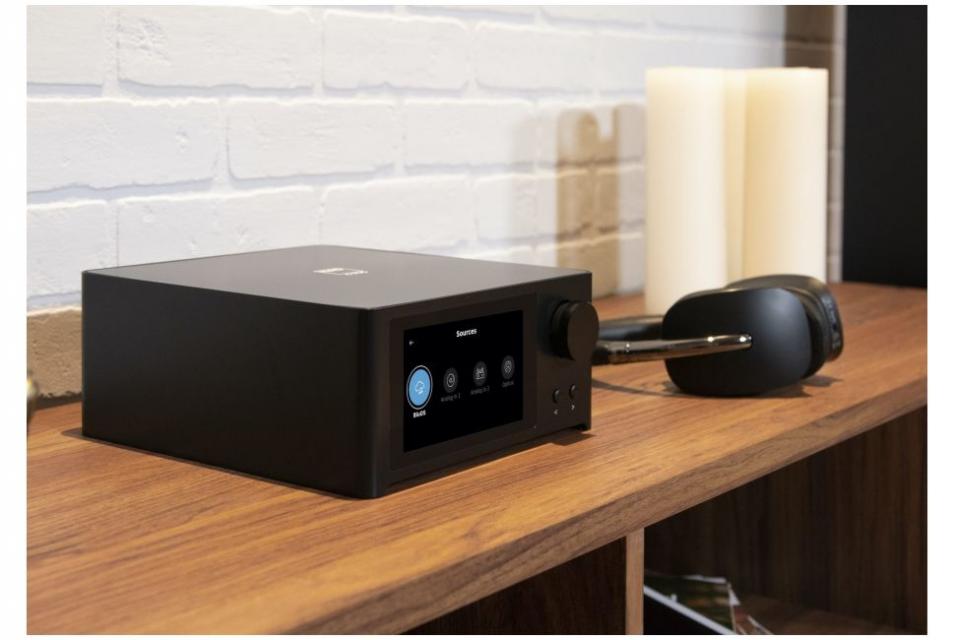 NAD - C 700 Amplificateur intégré stéréo connecté Blu-OS