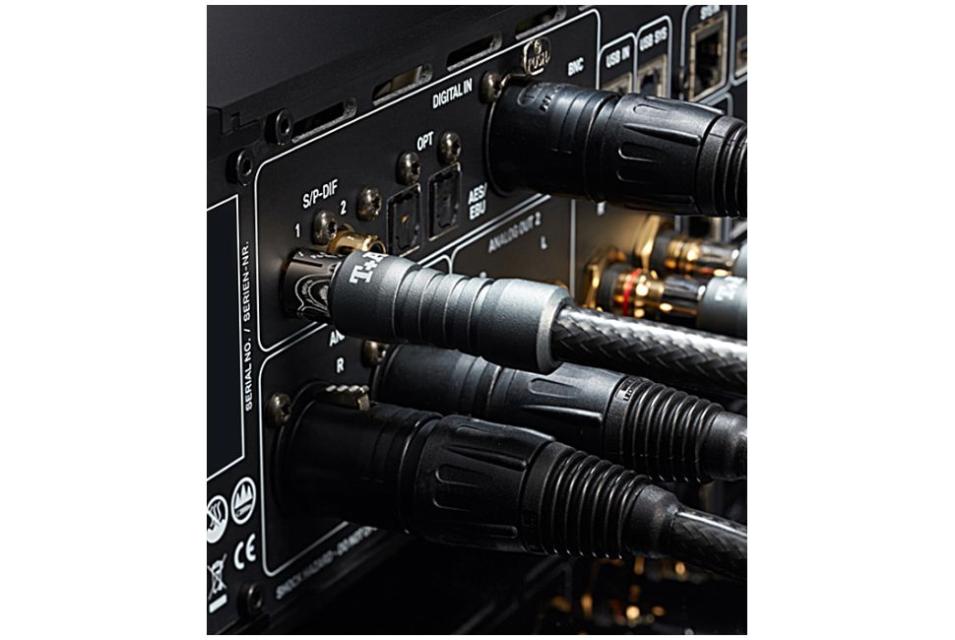 T+A - DAC 200 - Convertisseur Numérique Analogique et Préamplificateur