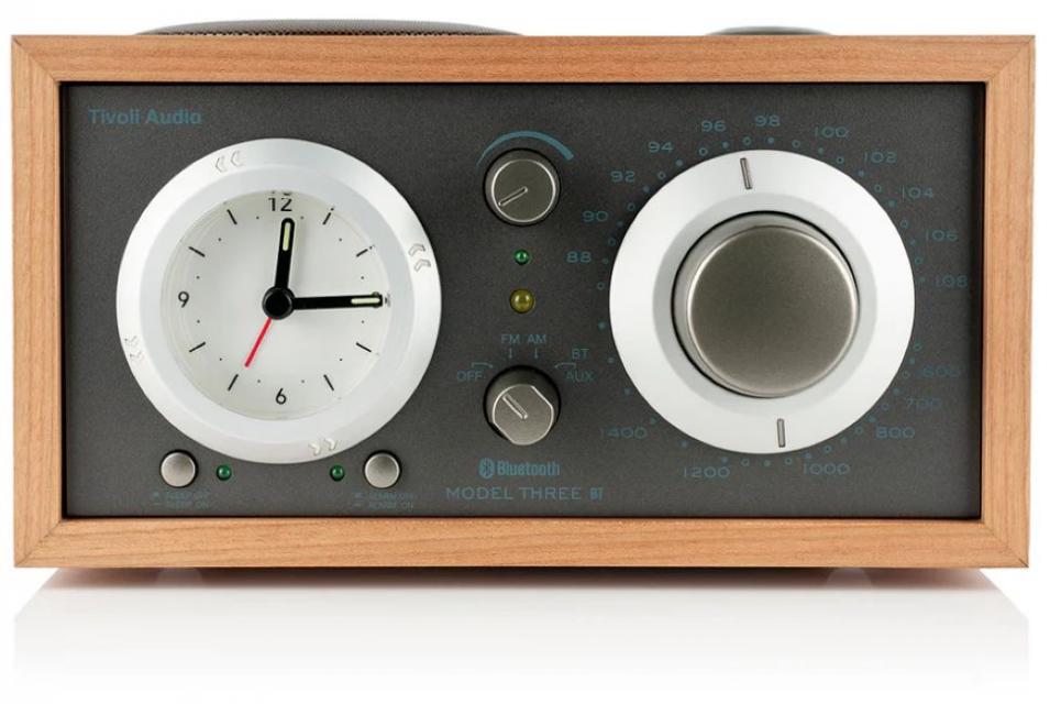 Radio réveil Tivoli - Model Three BT- Radio FM / BT / Aux