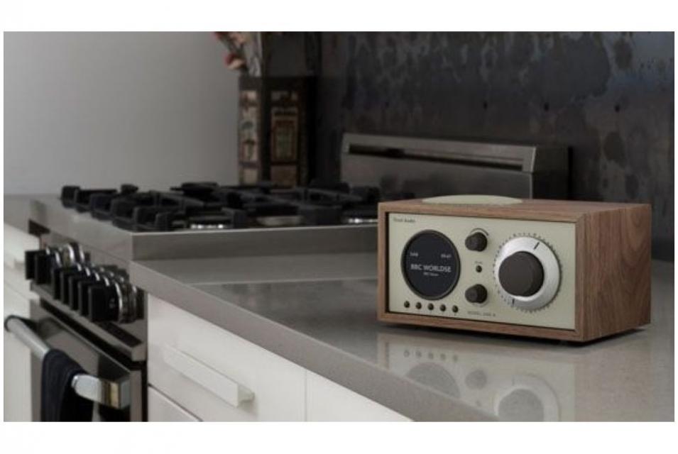 Radio réveil digital Tivoli - Model One +  - Radio FM / DAB+ / Bluetooth / Aux