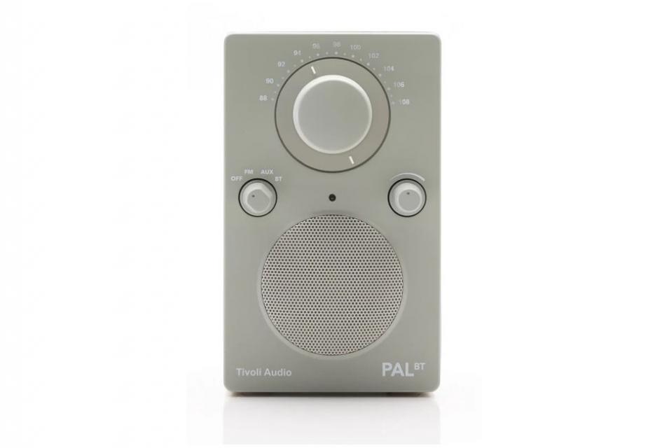 Radio Tivoli - Pal BT3 - Radio FM / Bluetooth / Aux Radio Tivoli - Pal BT3 - Radio FM / Bluetooth / Aux