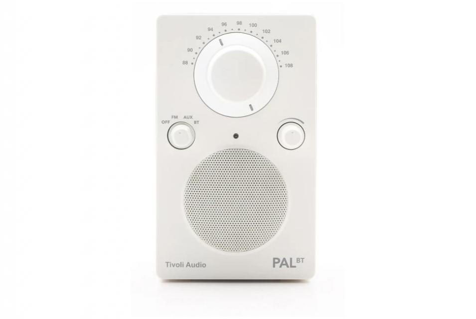 Radio Tivoli - Pal BT3 - Radio FM / Bluetooth / Aux Radio Tivoli - Pal BT3 - Radio FM / Bluetooth / Aux